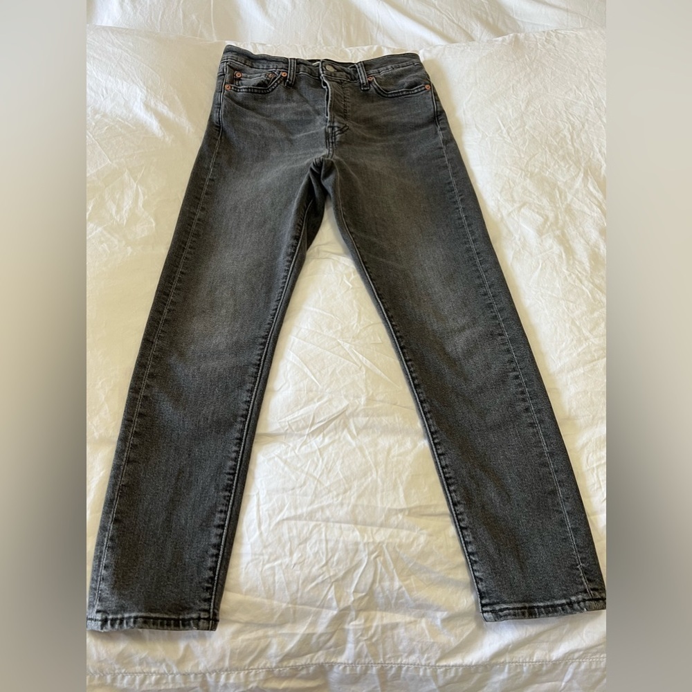 Levi's Wedgie Skinny Jean Women's | Distressed Black | Size 29 Button Fly.